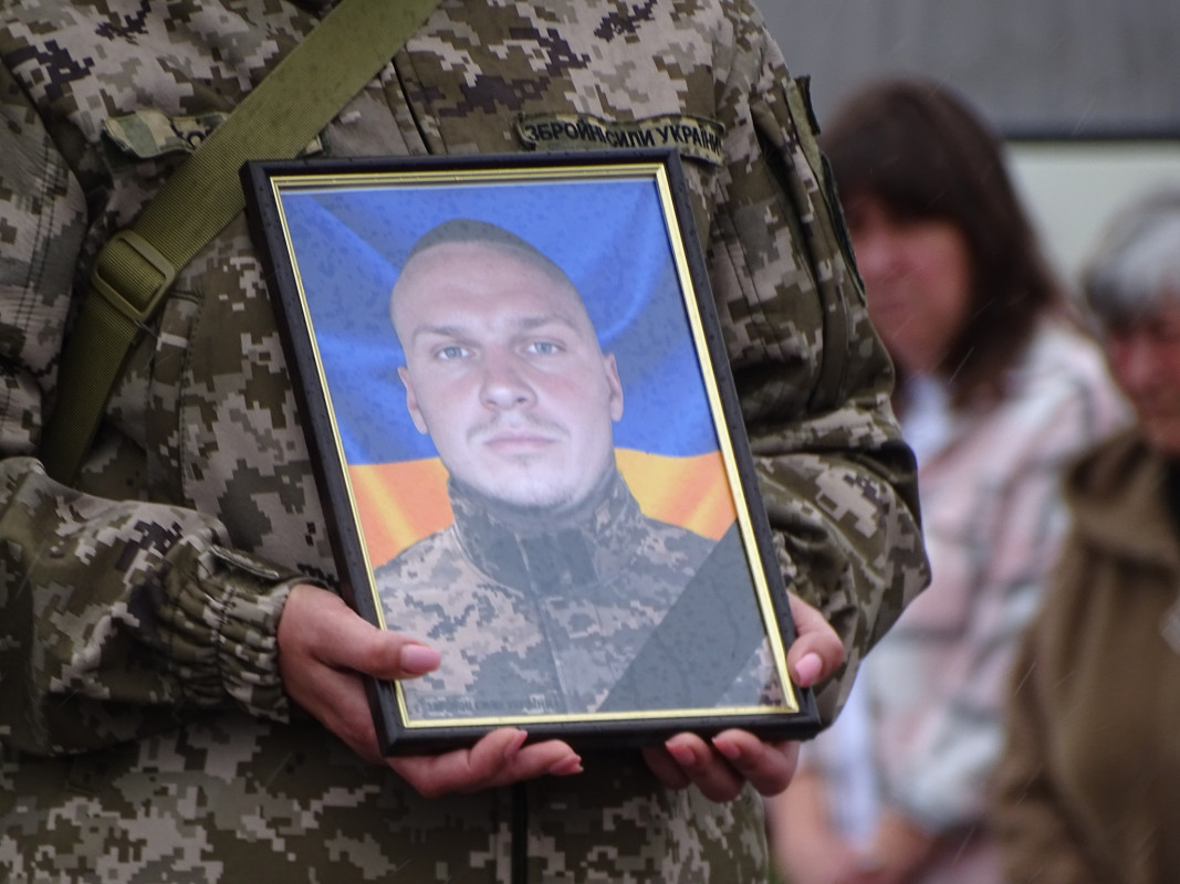 Став до лав ЗСУ після звістки про зникнення безвісти брата: на Волині поховали 23-річного Героя Любомира Дячука