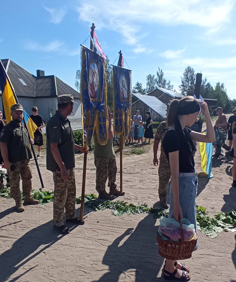 На Волині провели в останню путь воїна Анатолія Кривоша, який з перших днів повномасштабного вторгнення боронив Україну