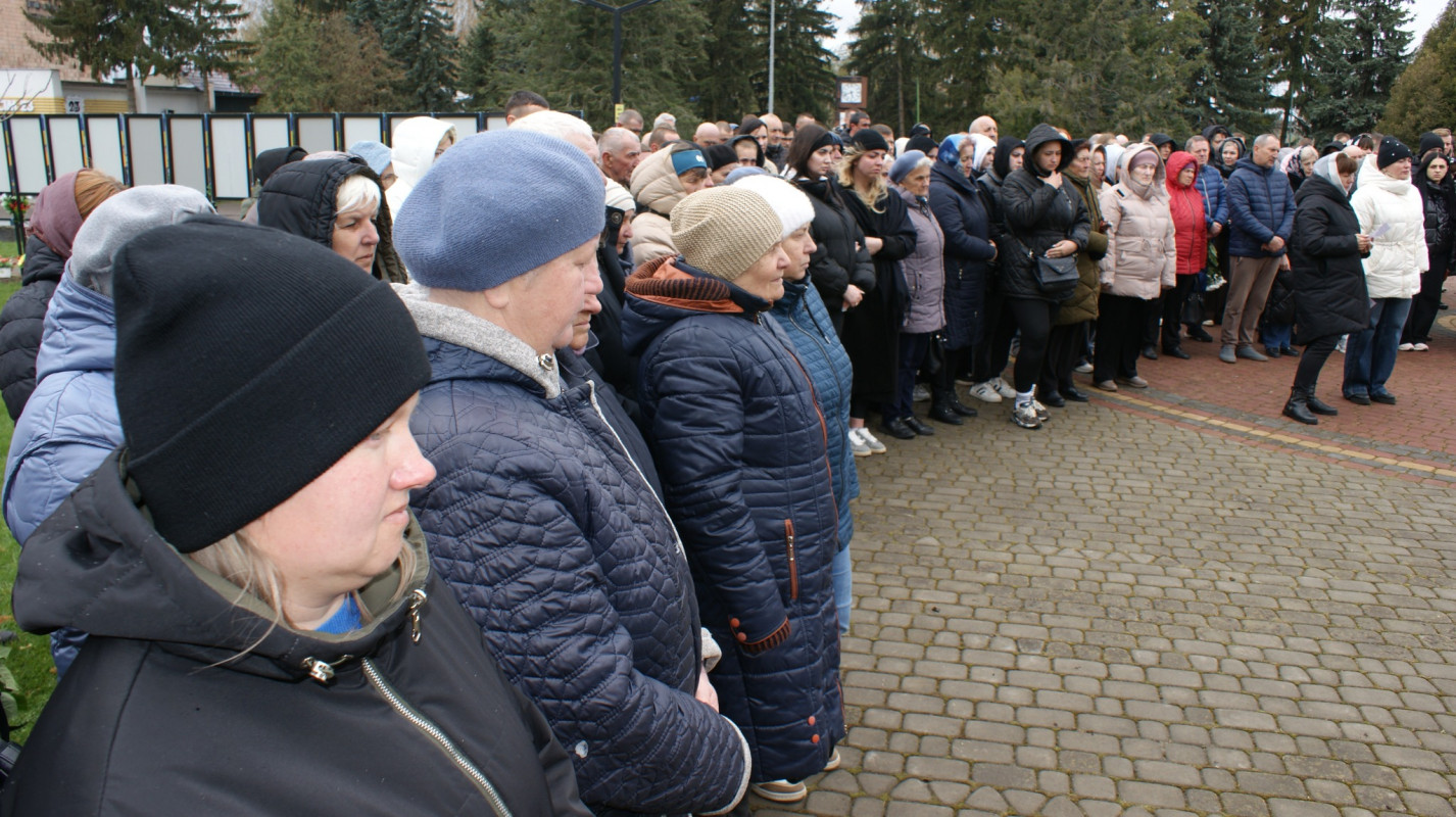 Пережив пекло війни, але загинув у ДТП: на Волині попрощалися із 31-річним воїном Вадимом Стадніком