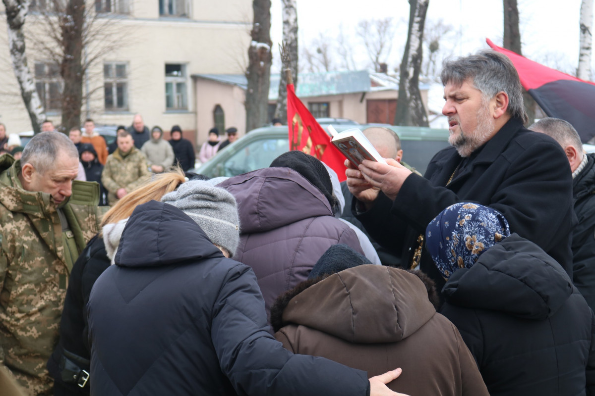 Навіки 48: у Луцькому районі попрощалися зі загиблим на війні Андрієм Головчуном