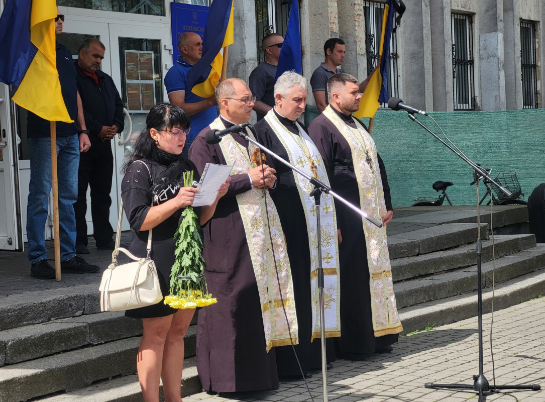 Надію родини змінила страшна звістка: на Волині попрощалися з Героєм Віктором Дорощуком, який довгий час вважався зниклим безвісти