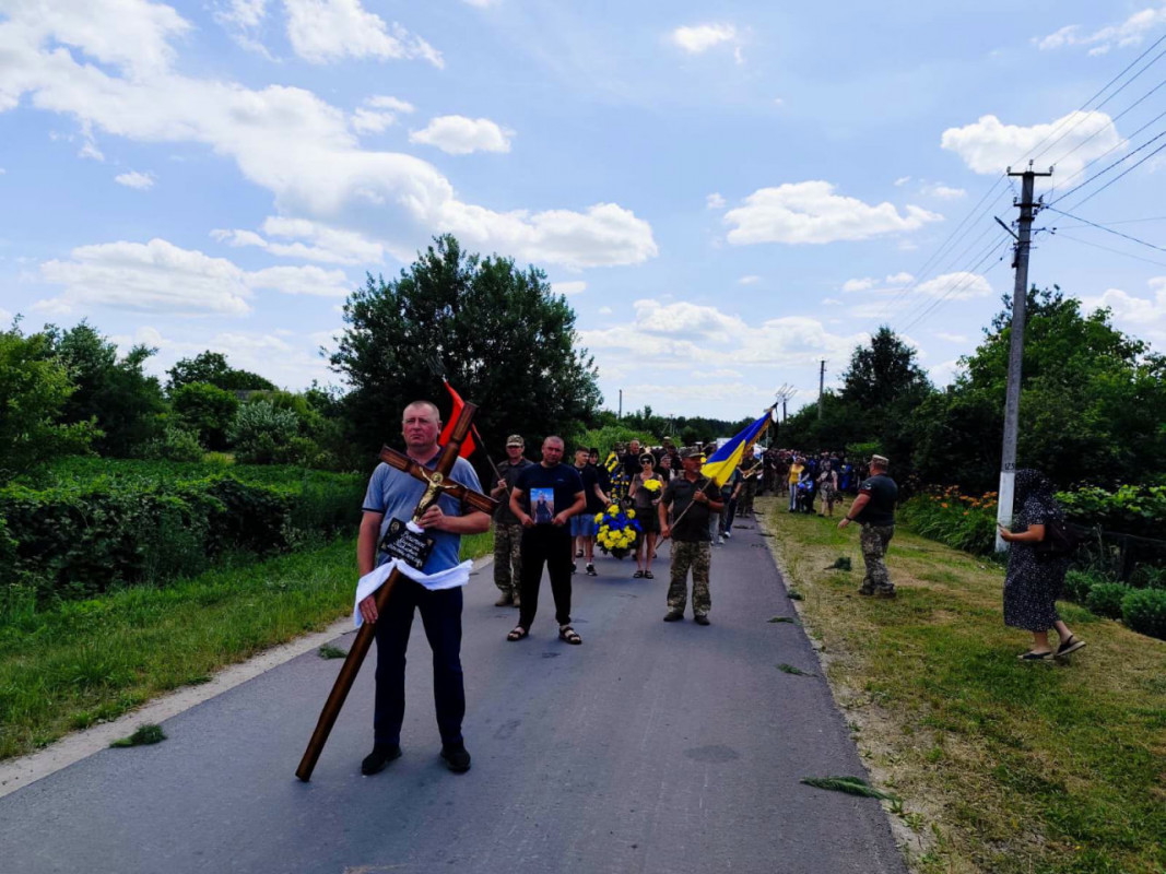 Майже два роки вважався зниклим безвісти: на Волині провели в останню дорогу Героя Миколу Войтюка