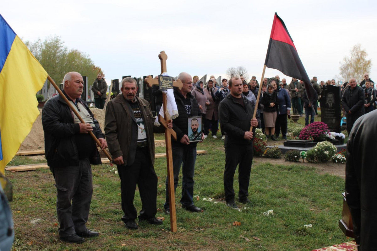 Маленький син ніколи більше не побачить тата: на Волині попрощалися з Героєм Миколою Мясковським