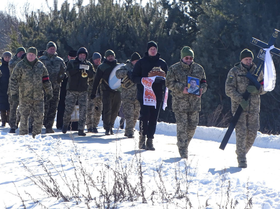 Загинув майже пів року тому: на Волині в останню земну дорогу провели Захисника України Павла Фіщука
