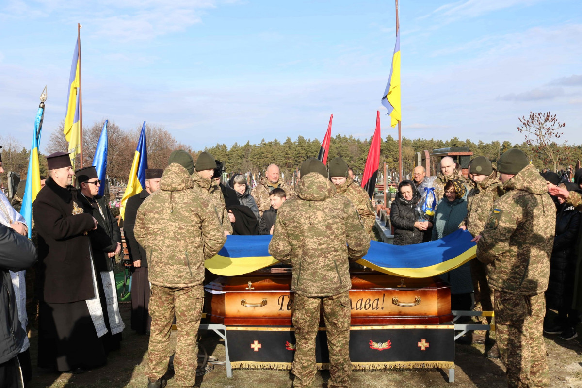 Чотири дні медики боролися за його життя: на Волині в останню земну дорогу провели Героя Ігоря Доманського