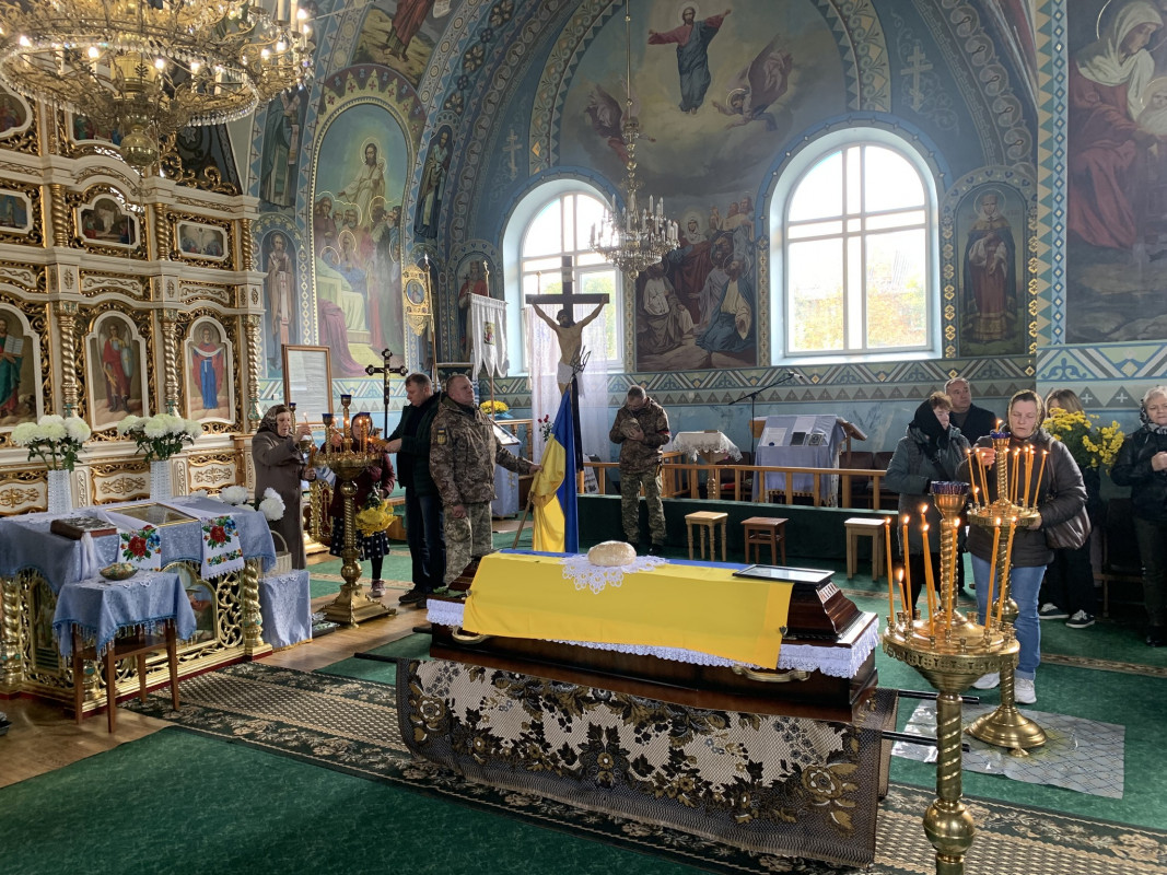Загинув ще у серпні, а прощалися лише нині: на Волині в останню путь провели Героя Леоніда Бриндзія