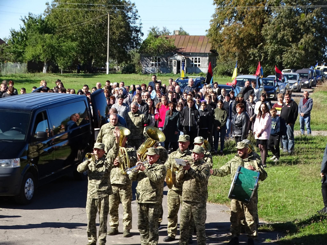 Війна забрала життя Героя: на Волині провели в останню путь Ігоря Бебеса