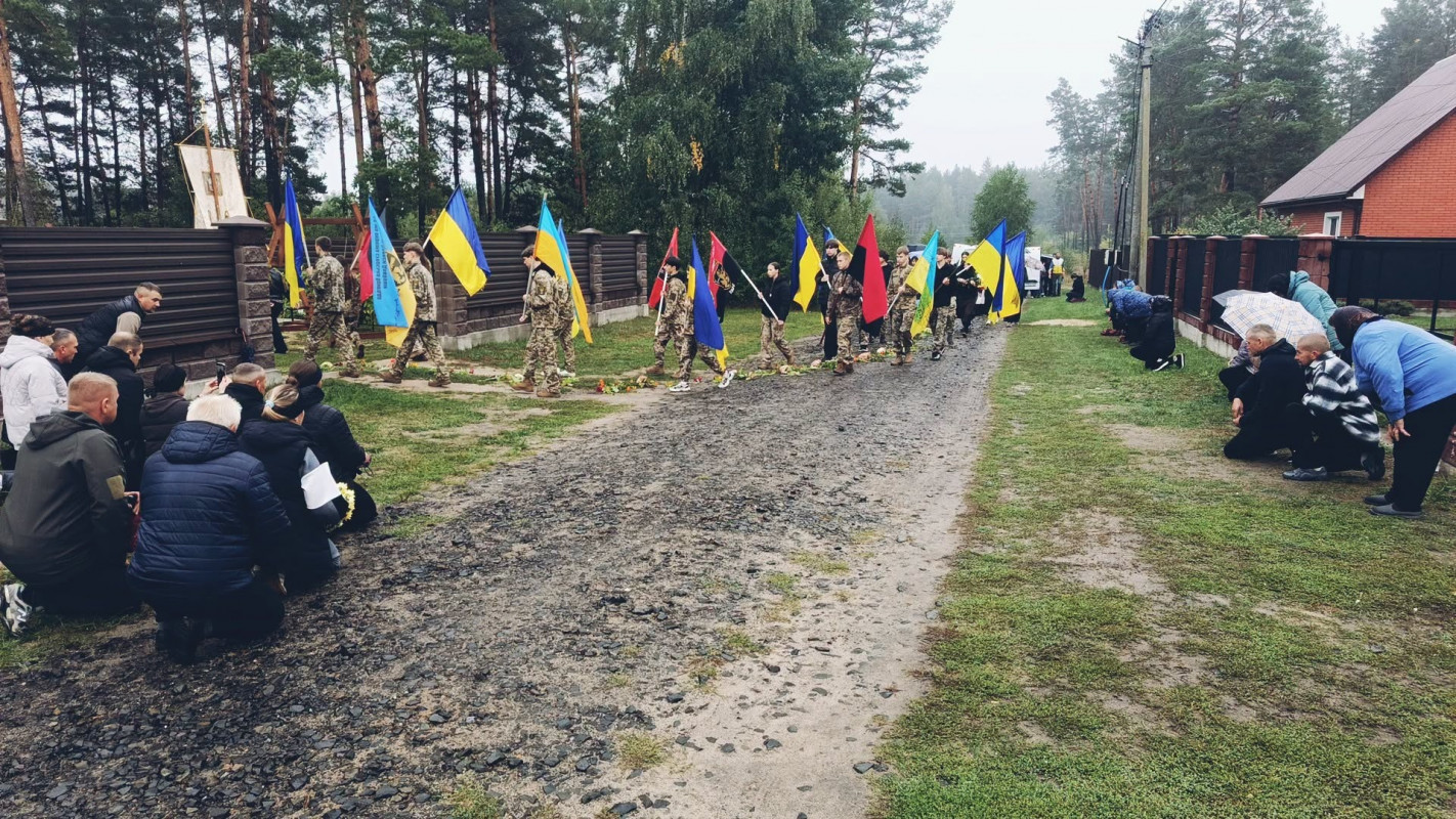 На Волині в останню путь провели 35-річного захисника Володимира Медведюка
