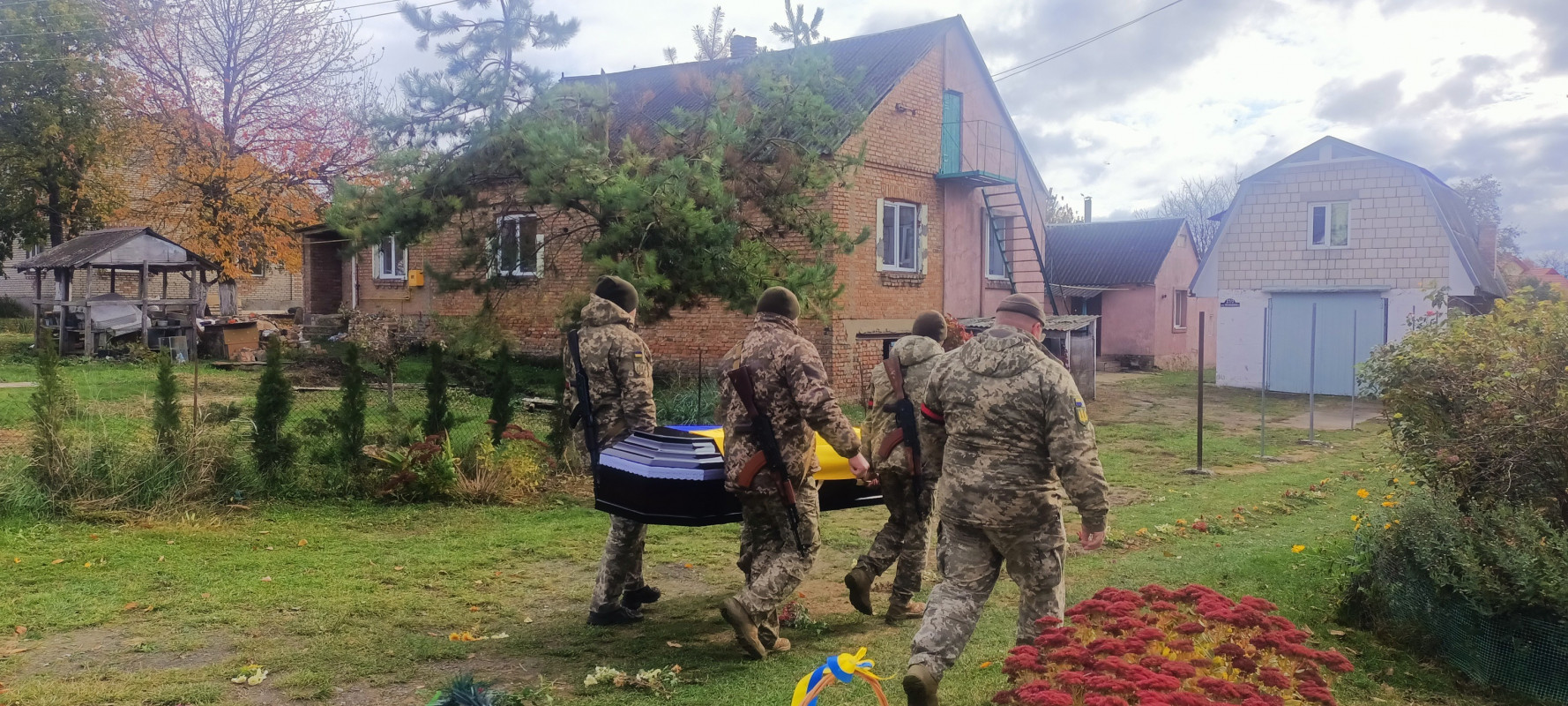 У Луцькому районі попрощалися з Героєм Сергієм Кухарчуком, який понад чотири місяці вважався зниклим безвісти