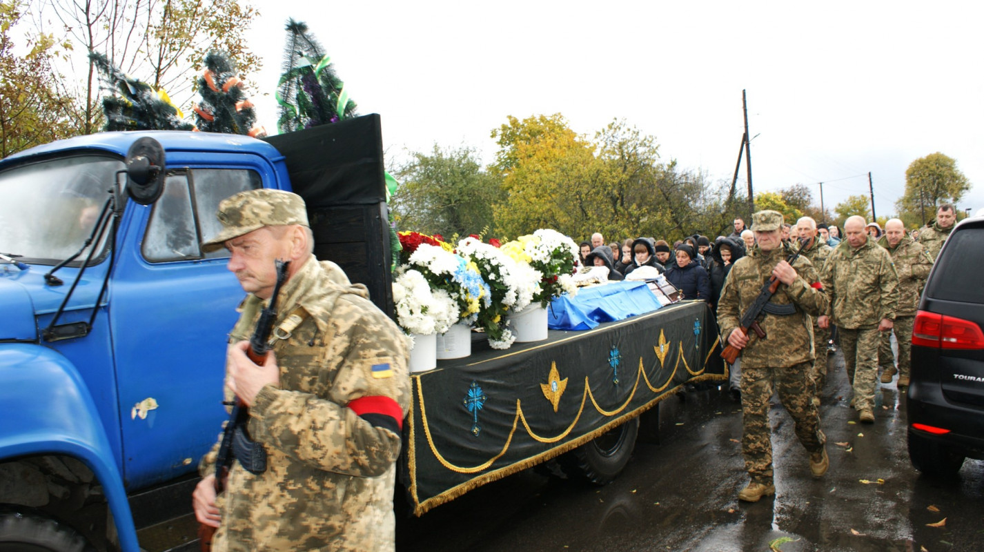 Світла людина зі щирим серцем: на Волині попрощалася з військовим Миколою Пахлею