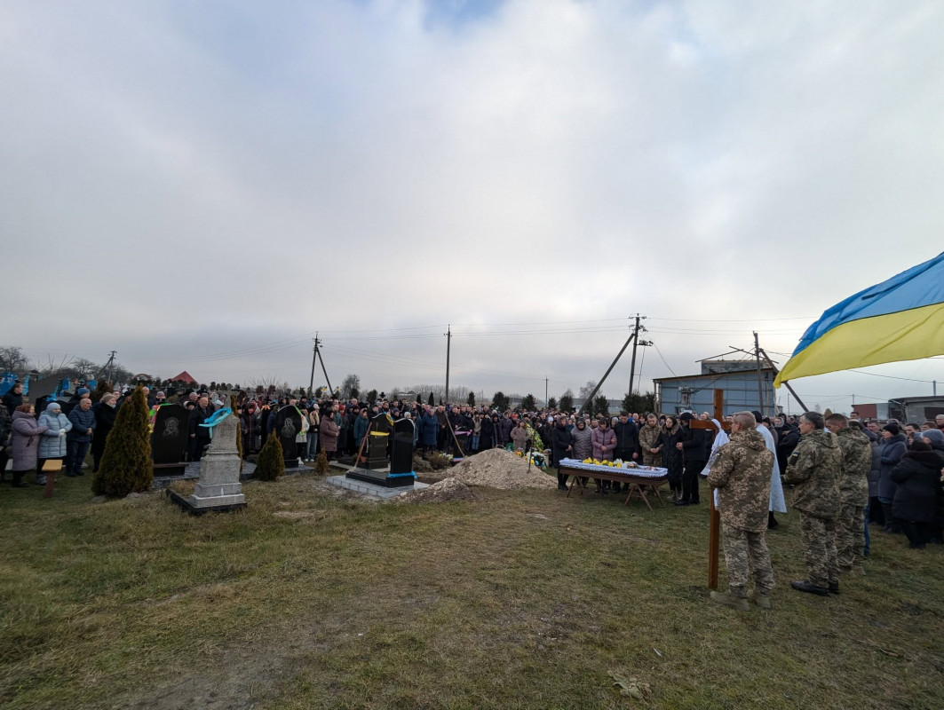 Завжди був готовий допомогти: на Волині провели в останню дорогу загиблого воїна Івана Оніщука