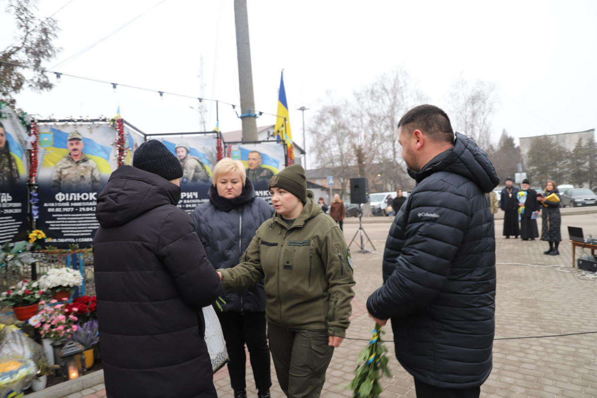 Сподівалися, що захисники з війни повернуться живими та не судилося: рідним загиблих Героїв з Волині вручили їхні ордени