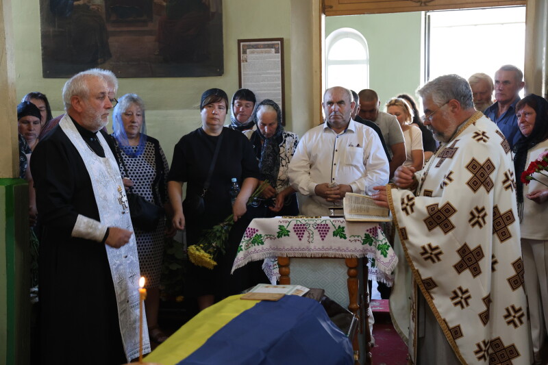 Вважався зниклим безвісти: у Луцькій громаді в останню дорогу провели захисника Юрія Клевця