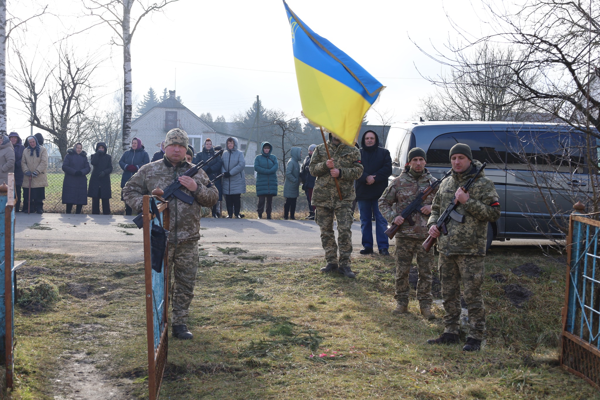 Серце важкопораненого бійця зупинилося після тривалого лікування: на Волині попрощалися з Героєм Русланом Світачем