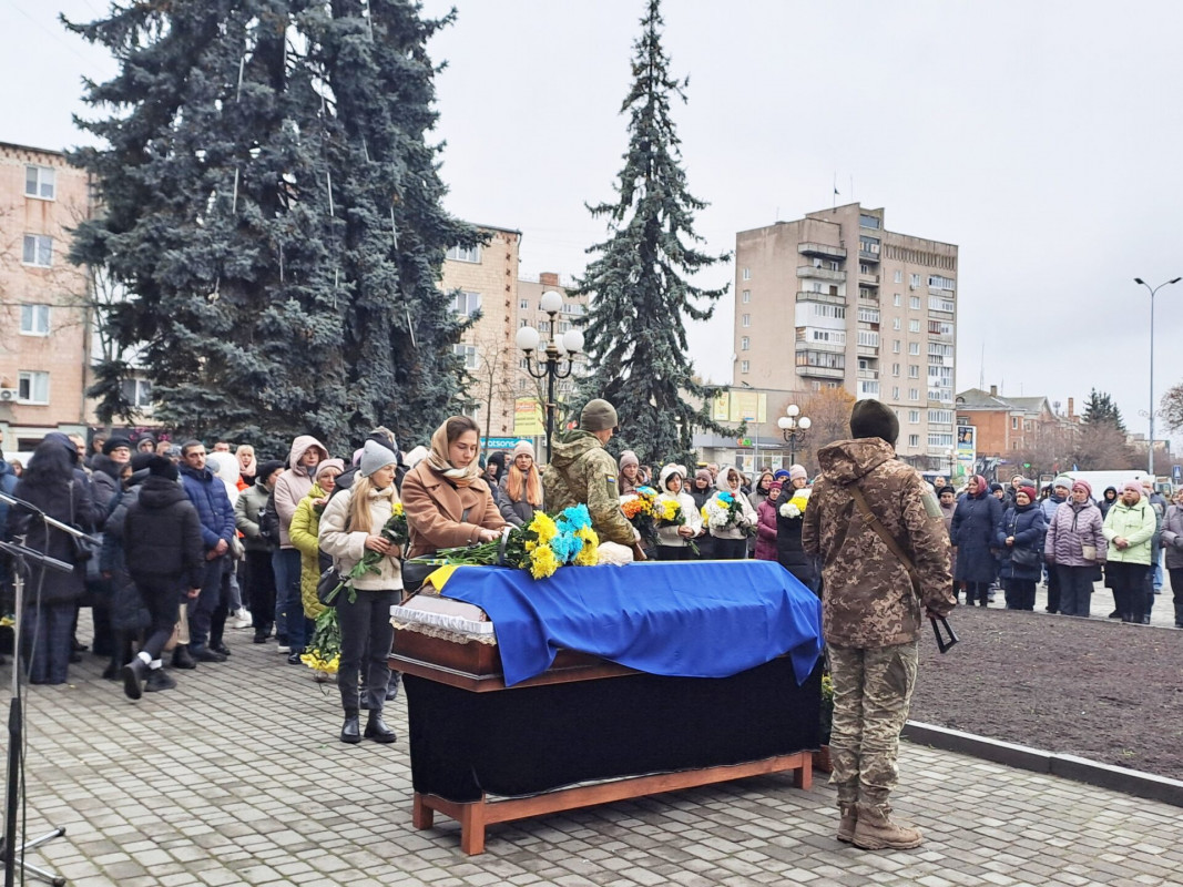 Неповних два місяці тому тільки одягнув військову форму: на Волині попрощались з Героєм Ростиславом Кривчуком