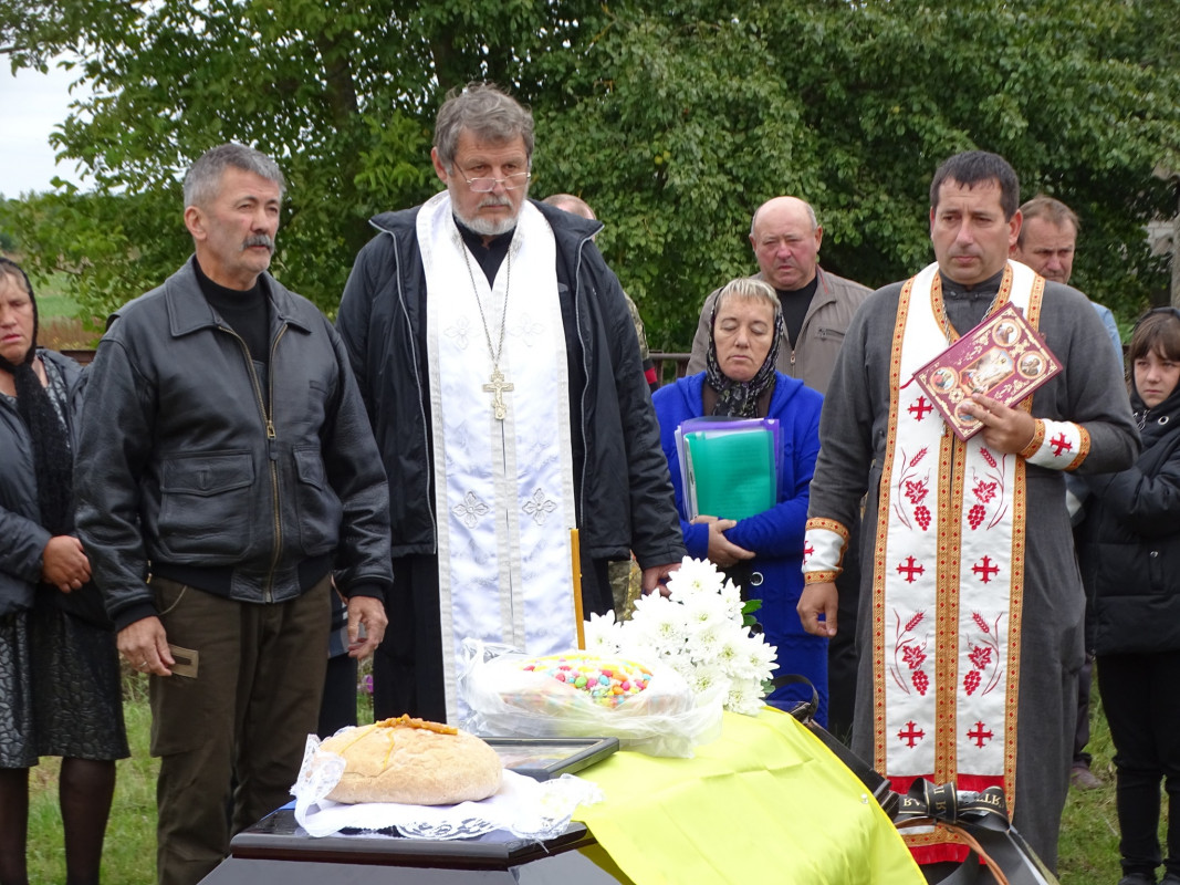 Багато місяців вважався зниклим безвісти: у громаді на Волині поховали Героя Олександра Чирку
