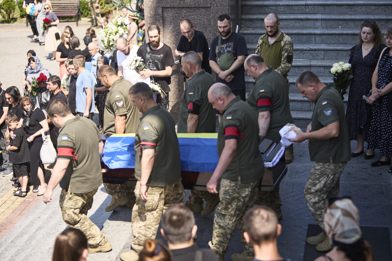 У Луцьку попрощалися із загиблим на війні військовослужбовцем Іллею Панасюком
