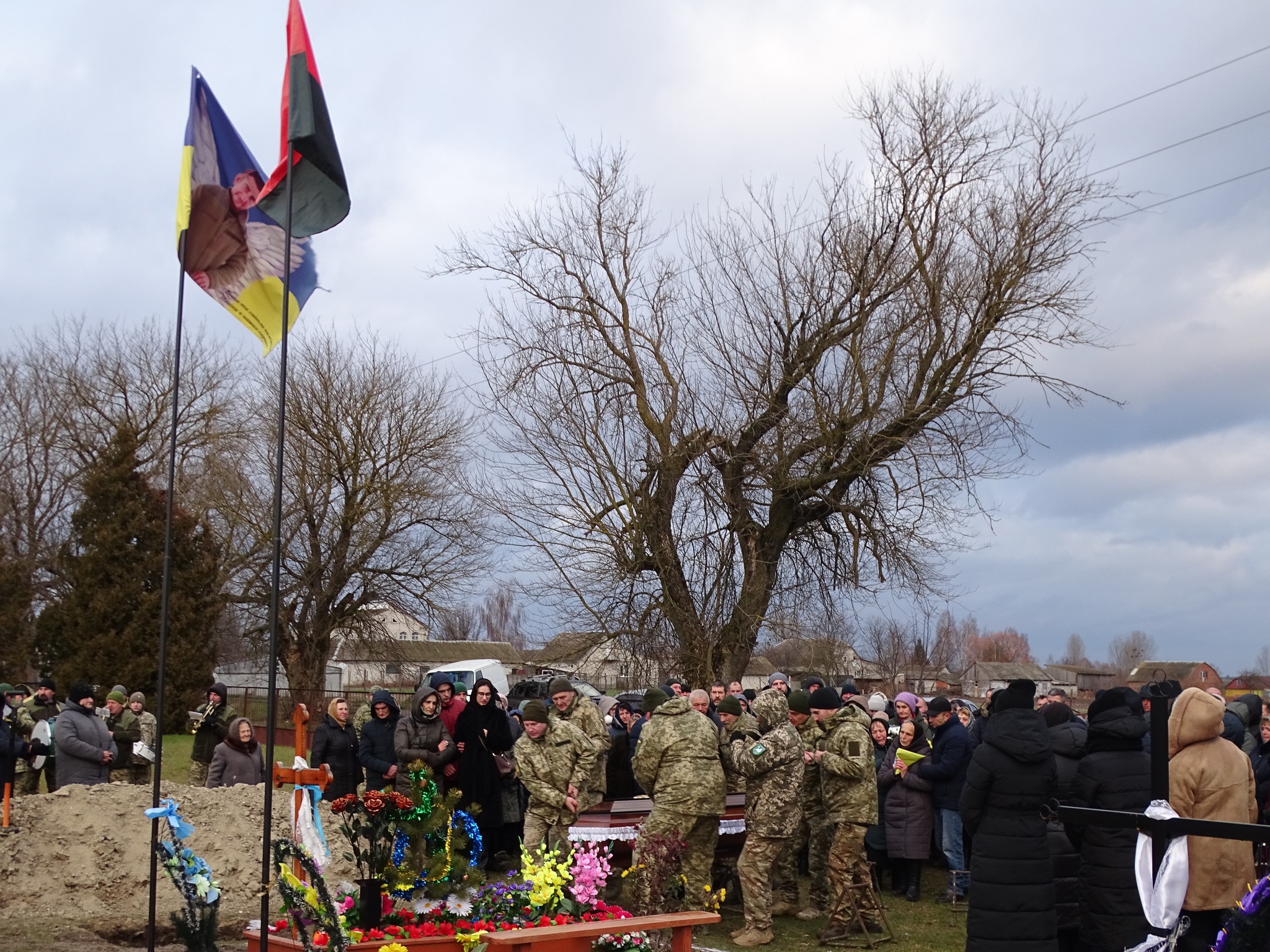 Боронив рідну землю упродовж двадцяти місяців: на Волині в останню земну дорогу провели Ігоря Корицького