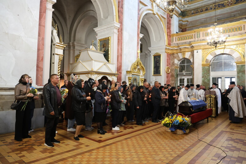 Загинув більше року тому: у Луцьку попрощалися з полеглим на війні Героєм Чижуком Володимиром