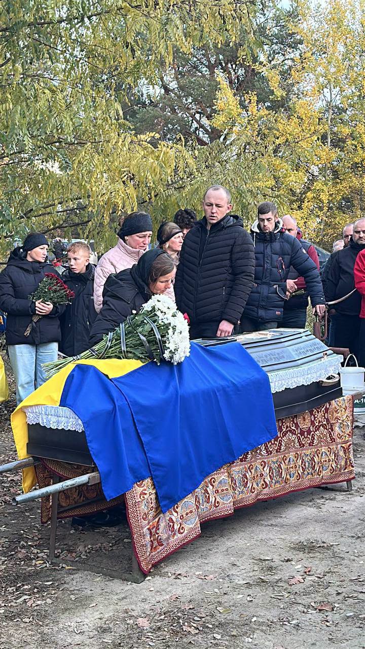 На Волині провели в останню дорогу воїна Романа Лисюка, який помер від важкого поранення