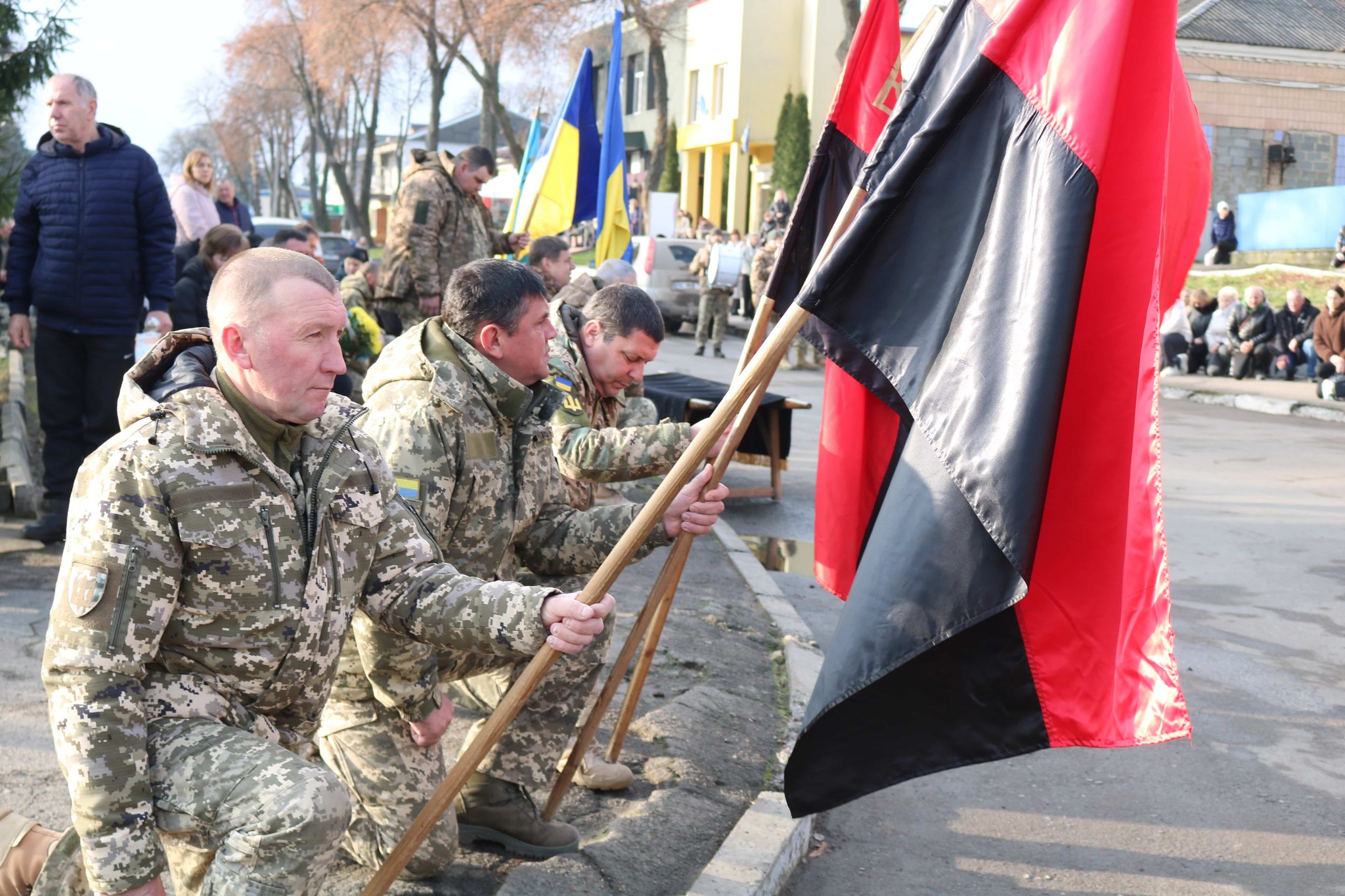 Понад рік вважався безвісти зниклим: у Луцькому районі поховали Героя Василя Цвілюка