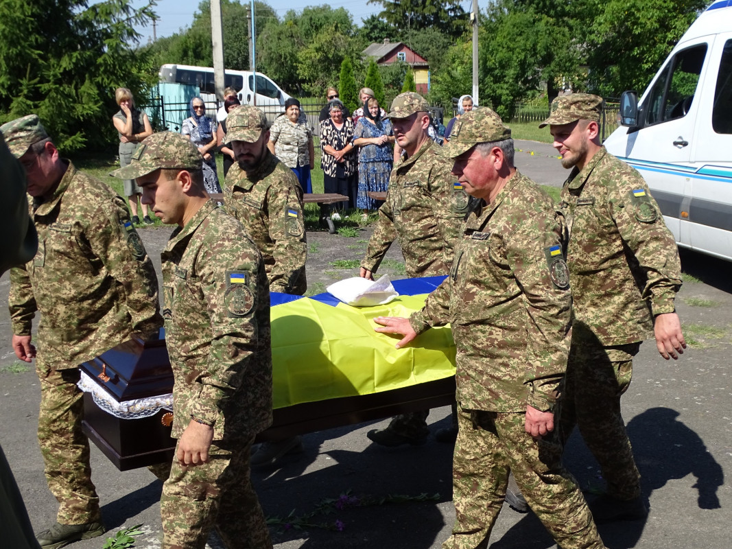 Лікарі боролися за його життя, але серце зупинилося: на Волині поховали 35-річного Сергія Омелянчука