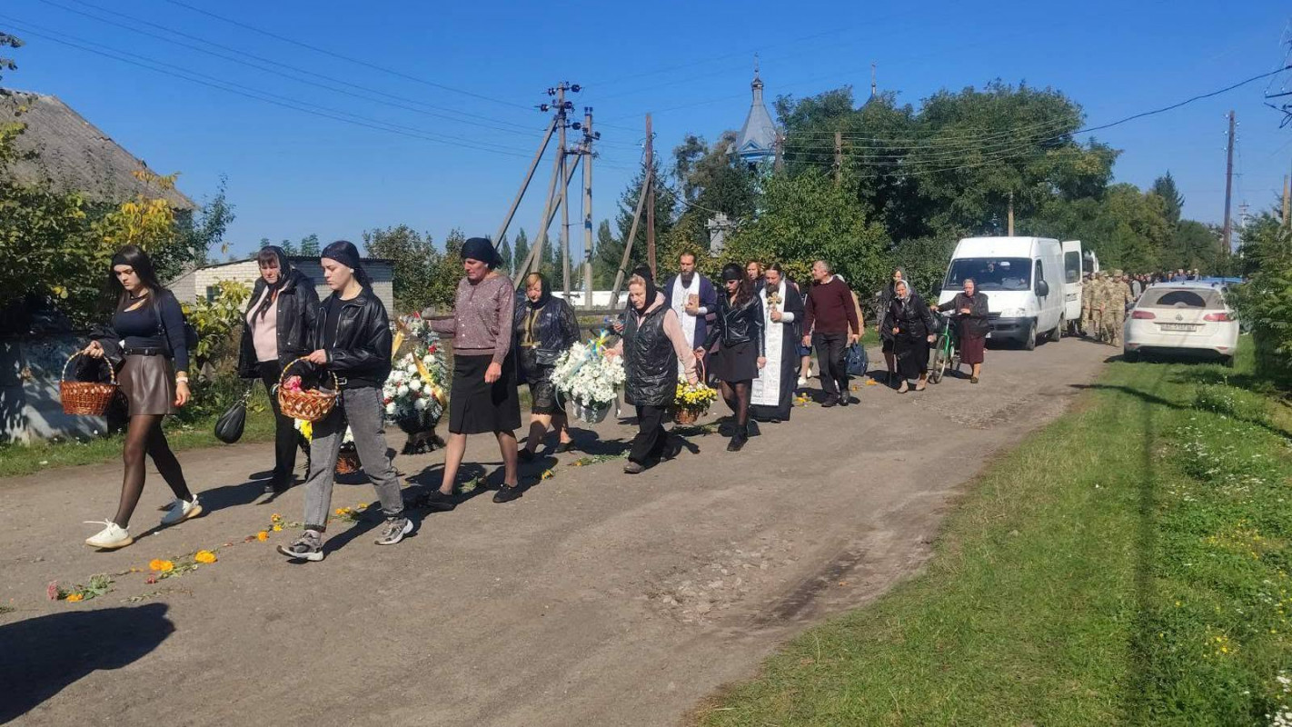 Йому назавжди 29: на Волині провели в останню путь Героя Дмитра Різника