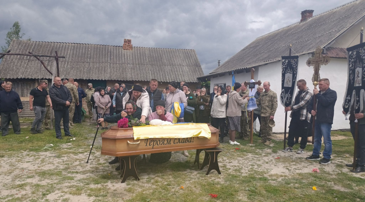 Майже 2 роки рідні жили вірою та надією: на Волині поховали Героя Володимира Віннічука, який довгий час вважався зниклим безвісти