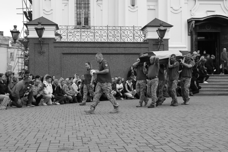 Поховання за майже вісім місяців після загибелі: у Луцьку попрощалися з Героєм Олександром Шевчуком