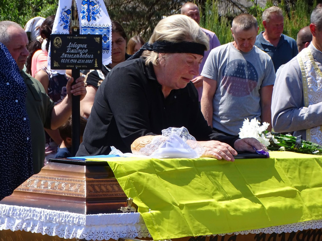 16 місяців вважався зниклим безвісти: на Волині попрощалися з Героєм Дмитром Лободюком