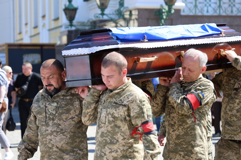 У Луцьку попрощалися з Героєм Андрієм Ющиком, який загинув понад рік тому