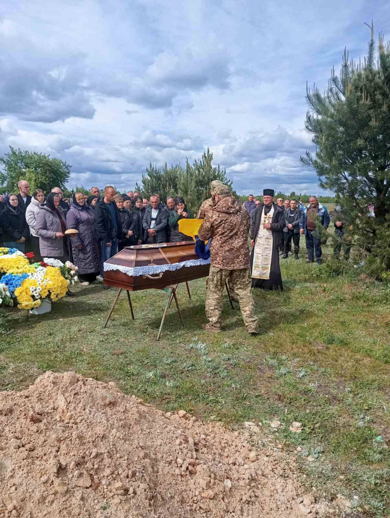 Турботливий син і брат, хороший друг і відповідальний військовослужбовець: на Волині поховали Героя Миколу Кошеля