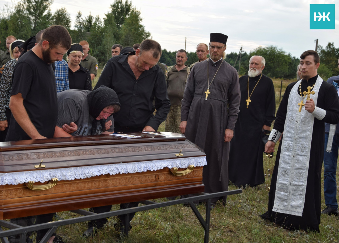 Понад рік вважався безвісти зниклим: на Волині всім селом прощалися з молодим Героєм Василем Канюкою