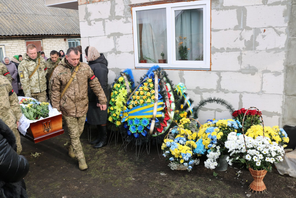 Захищав Україну ще з часів АТО: у Луцькому районі провели в останню путь Героя Романа Сербалюка