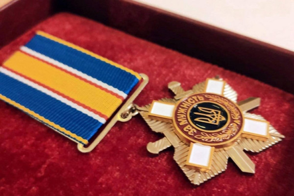 Зеленський присвоїв військовим «Героя України» та вручив «Золоті зірки»