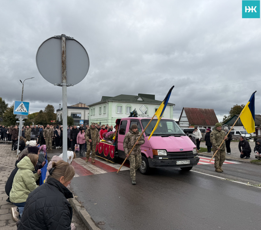 Серце не витримало важкого поранення: на Волині провели в останню путь захисника Богдана Сащука