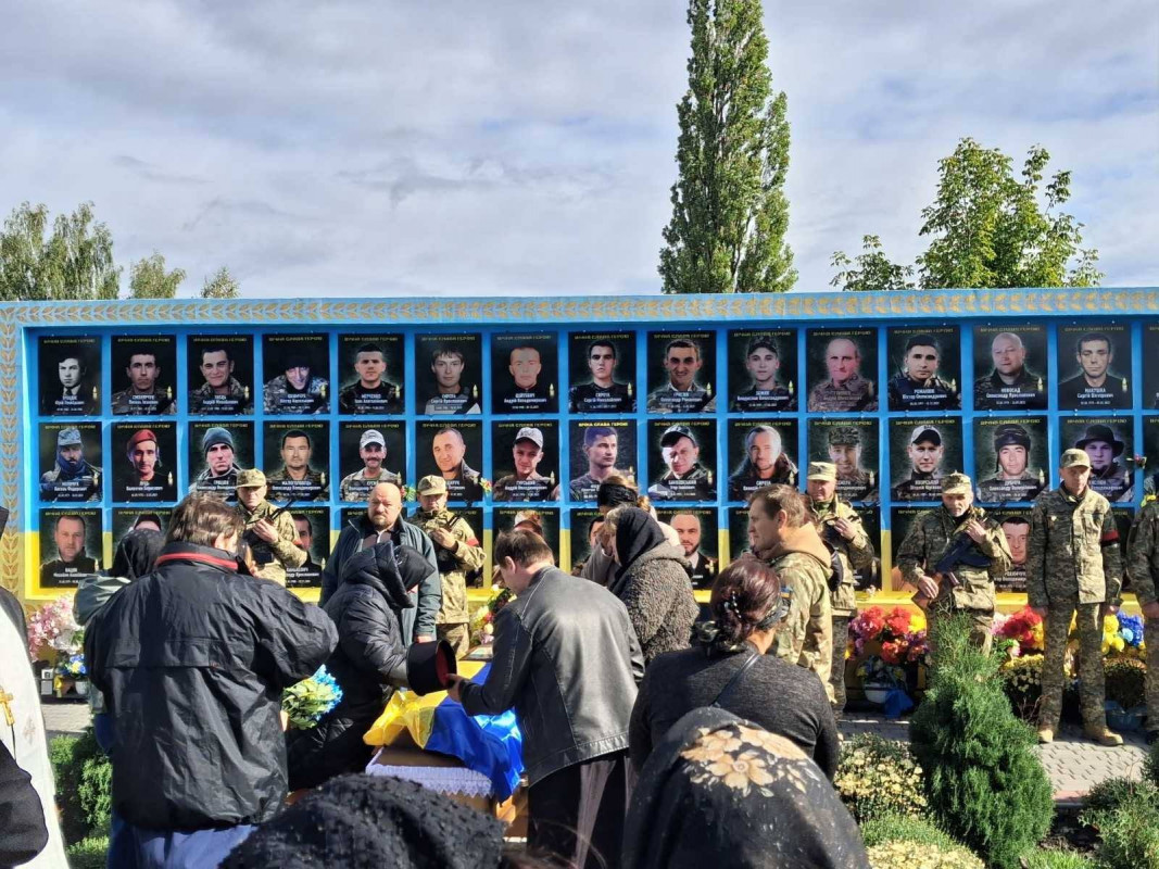 Майже рік вважався зниклим безвісти: на Волині поховали 33-річного Героя Володимира Теслюка