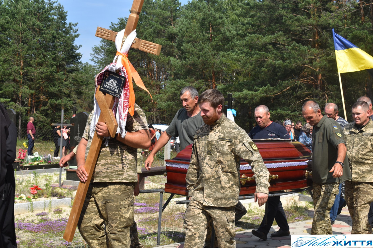 Залишилися дружина та маленький синочок: волиняни попрощалися із загиблим Героєм Миколою Жилком