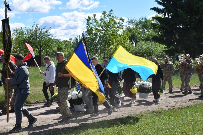 Два роки вважався безвісти зниклим: на Волині попрощалися з Героєм Віктором Шоломом