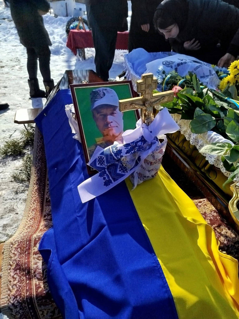 До останнього боровся за життя після важкого поранення: на Волині попрощалися із Героєм, батьком чотирьох синів Олегом Гринюком