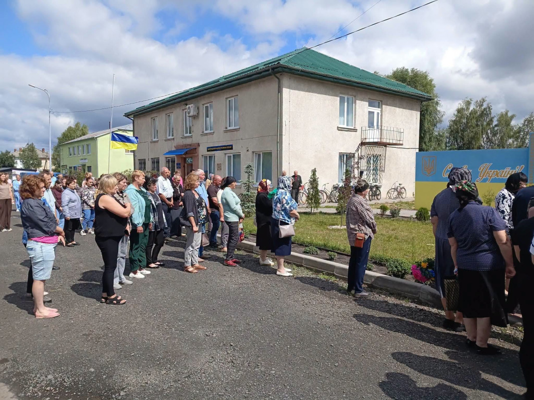 На Волині провели в останню путь 44-річного захисника Олександра Нікітіна, який загинув на Чернігівщині