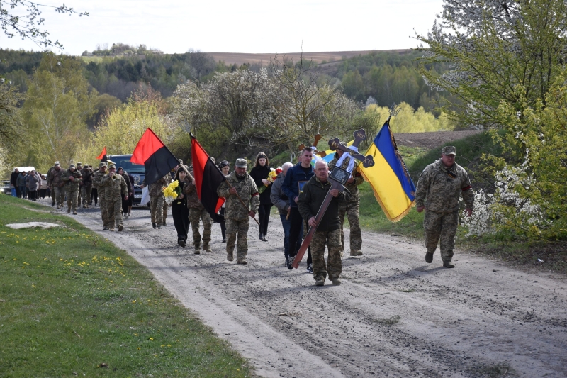На Волині в останню земну дорогу провели Героя Олександра Сернюка