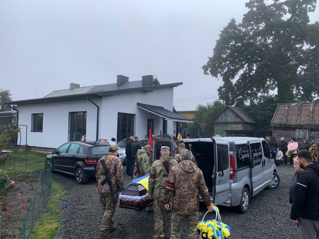Вважався зниклим безвісти: на Волині попрощалися з Героєм Віталієм Бречком