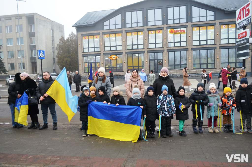 «Для нас – це одна хвилина, для них – Вічність»: у прикордонному місті на Волині вшанували тих, хто загинув від війни