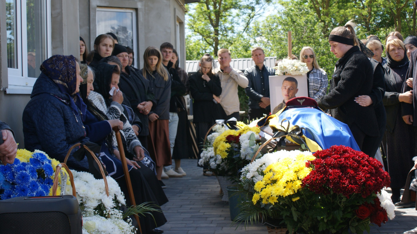 «Врятував побратима ціною власного життя»: на Волині попрощалися з 25-річним Героєм Андрієм Лавренчуком