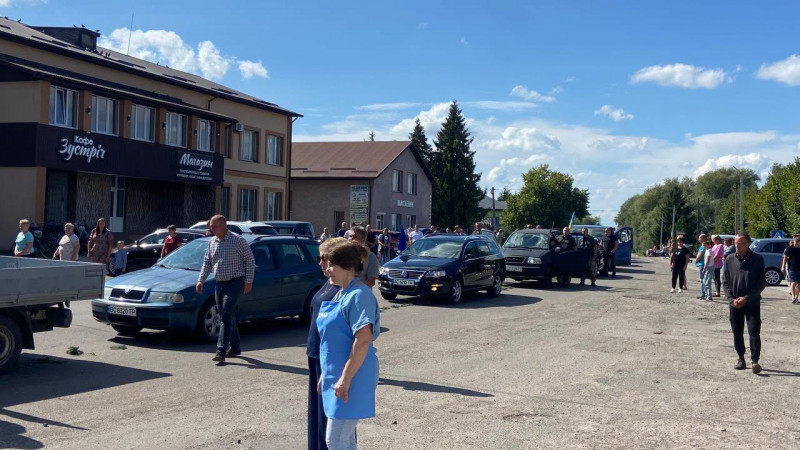 Понад 5 місяців чекали на диво: на Волині попрощалися із загиблим воїном Вадимом Королюком
