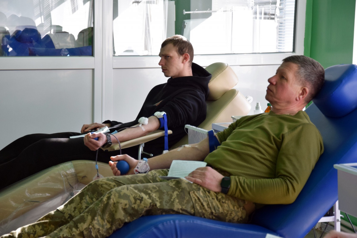Кров для фронту і тилу: волинські прикордонники поповнили банк крові