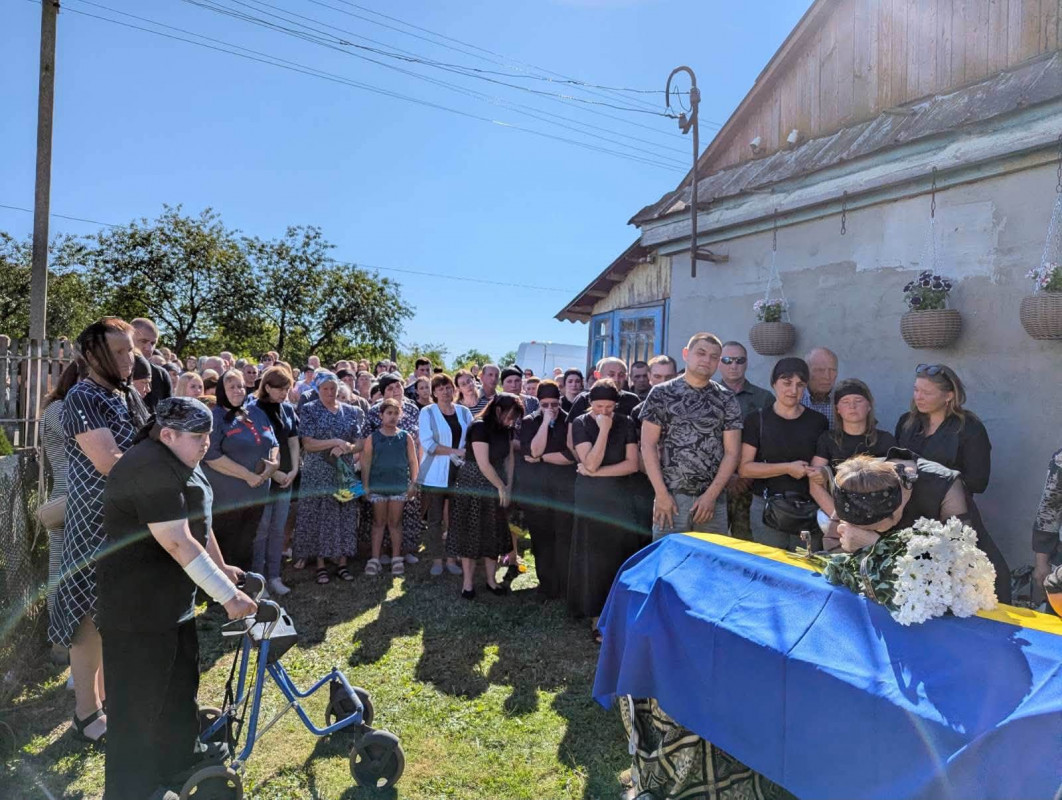 Півторарічний син більше не обійме батька: на Волині попрощалися з 30-річним воїном Віталієм Ксьондзиком