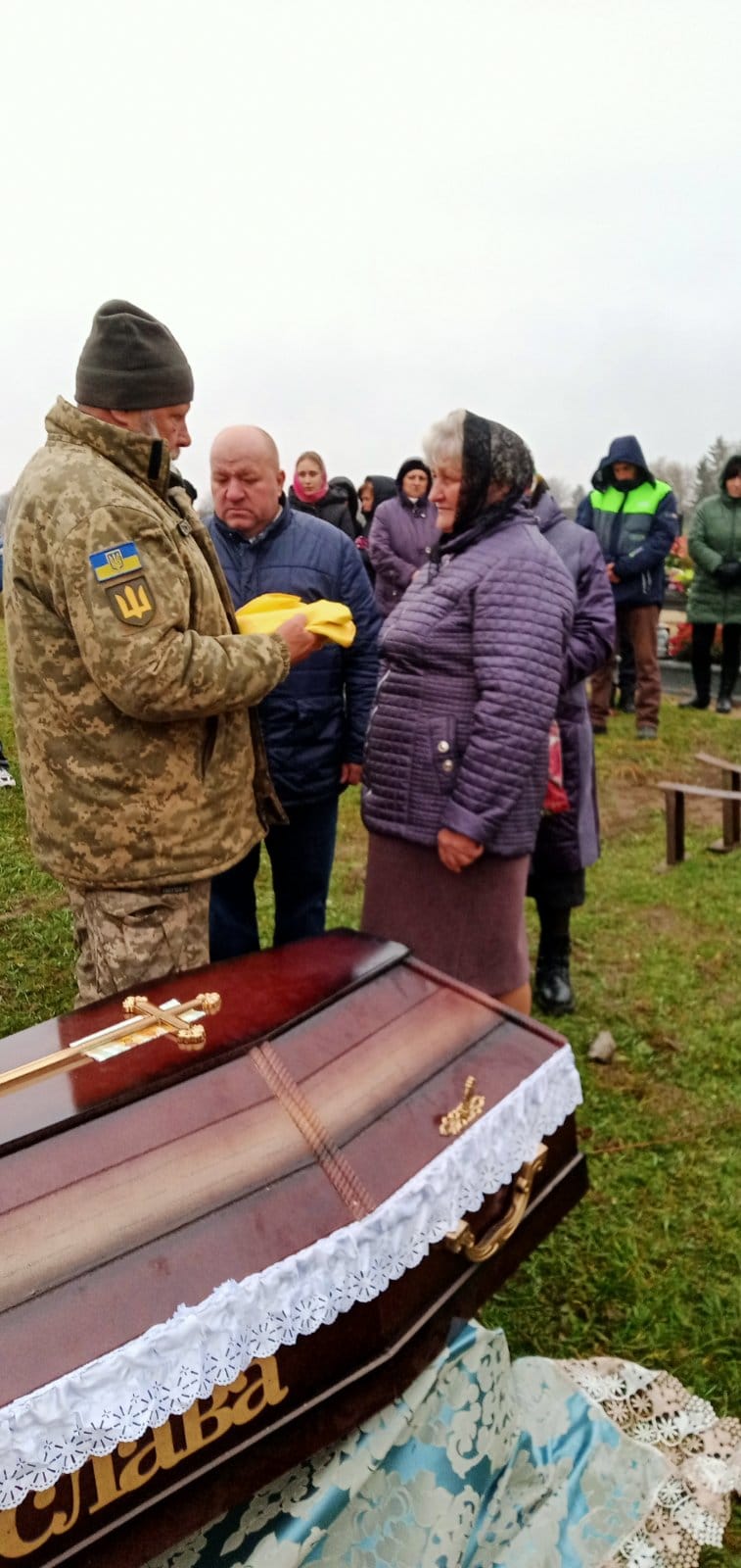 Лише через десять днів побратими змогли забрати його тіло з поля бою: на Волині поховали Героя Михайла Вацика