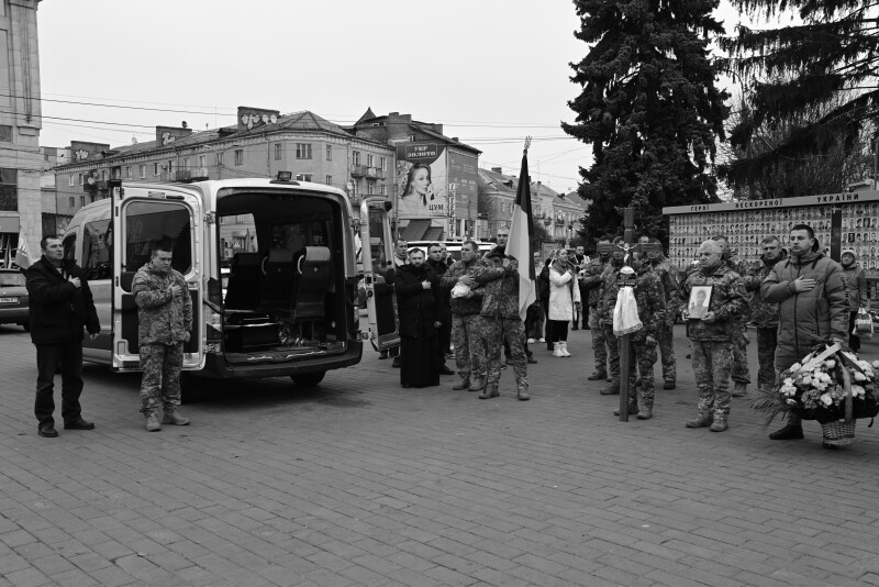 У Луцьку попрощалися з Героєм Сергієм Мезенцевим